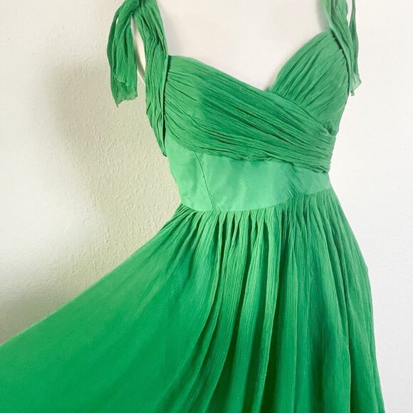 Elegant Green Midi Dress - Picture 9 of 13